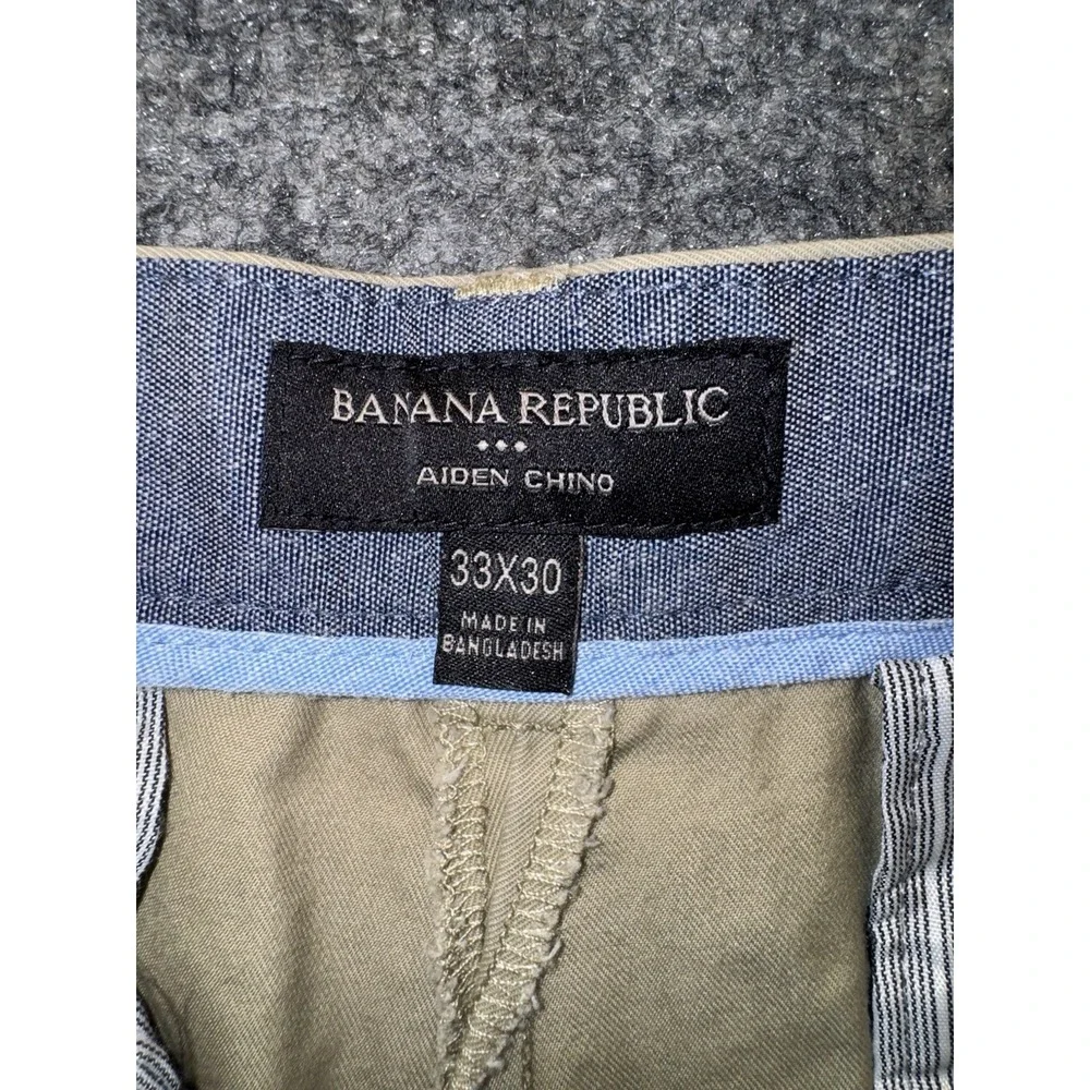 Banana Republic brand banana